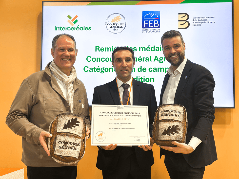 Boris Calle et la Fédération Française des entrepreneur en boulangerie à la remise de médaille du pain de campagne