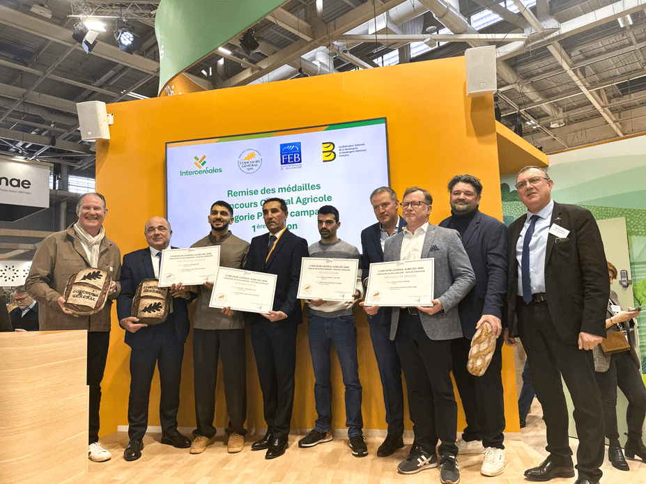 Boris Calle et les participants au Concours Général Agricole du Pain de Campagne à la remise de médaille du pain de campagne