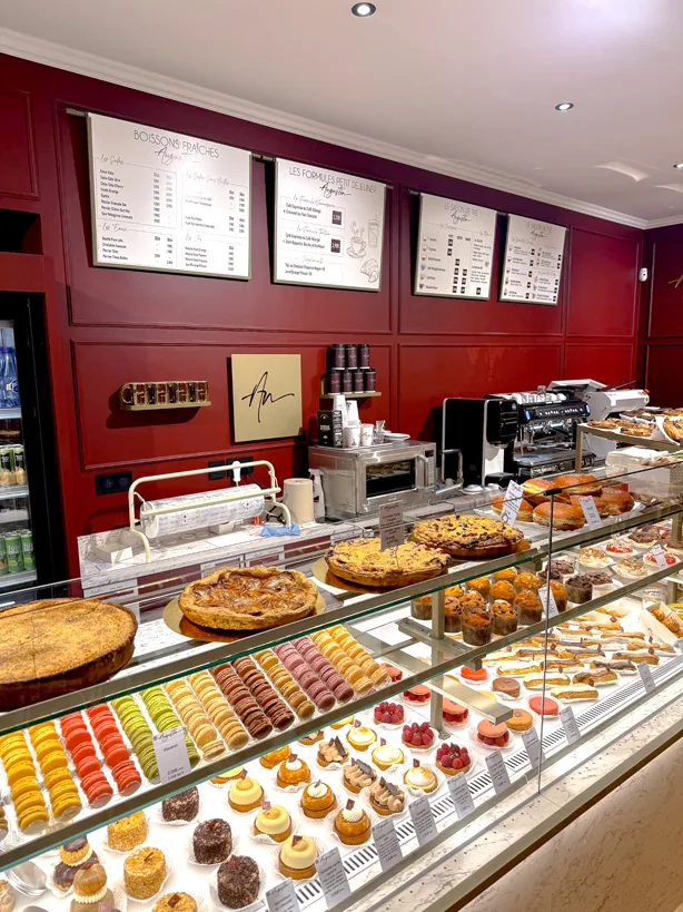 Vitrine patisseries Augustin Le Mans