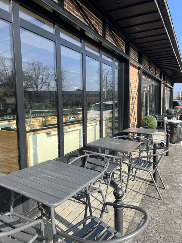 Terrasse au soleil chez Augustin rue de Châteaugiron à Rennes