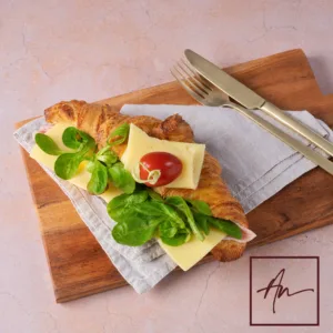 Croissant jambon emmental Augustin, garni de mâche