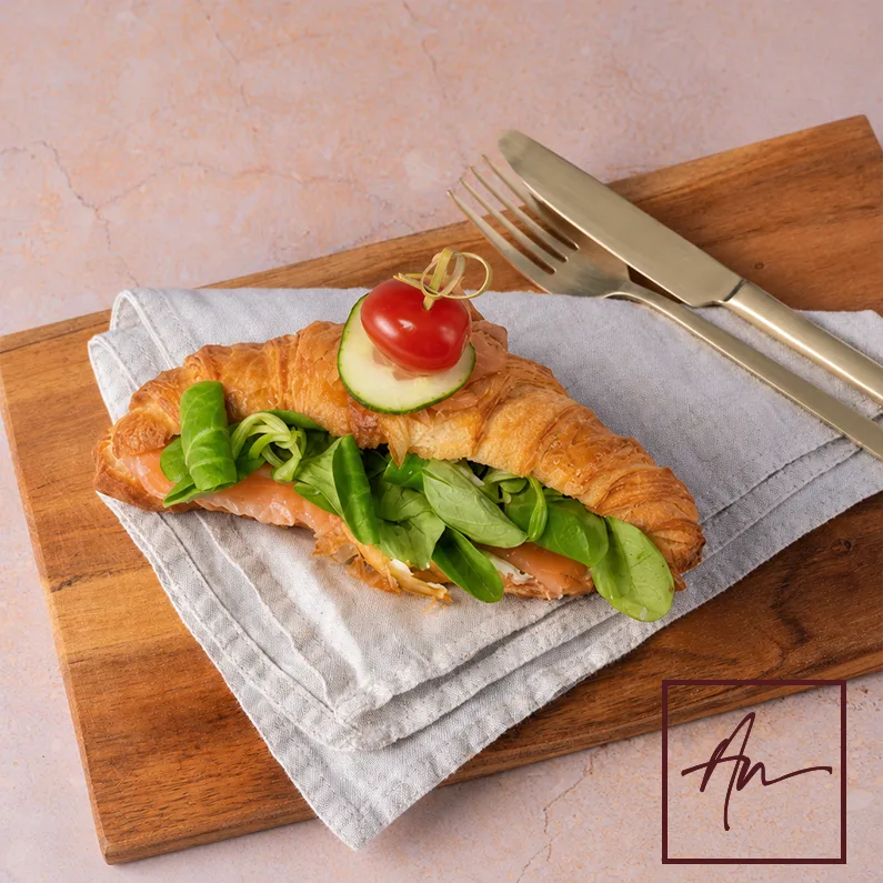 Croissant au saumon fumé et concombre Augustin